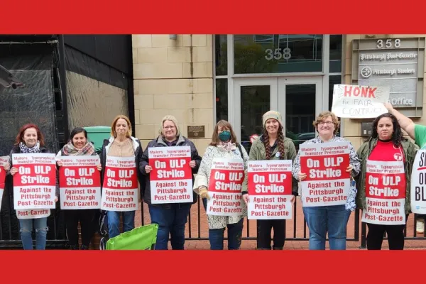 picketers outside Pittsburgh Post-Gazette