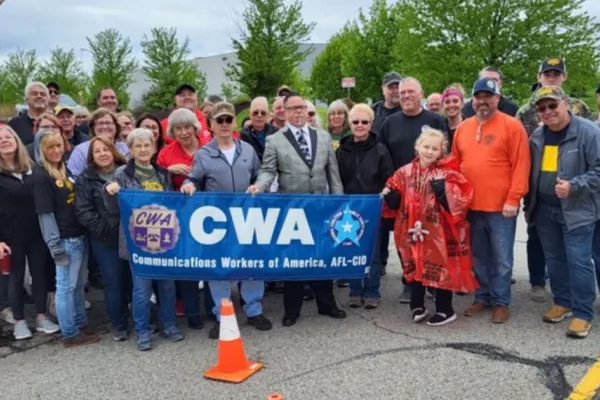 WV members join with Pittsburgh Post-Gazette workers with sign