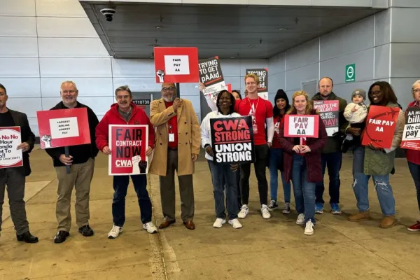 american airlines members and allies informational picket at Philadelphia Airport