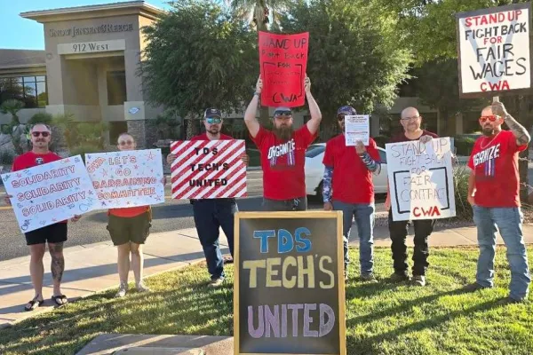 TDS Techs Picket for a Fair Contract