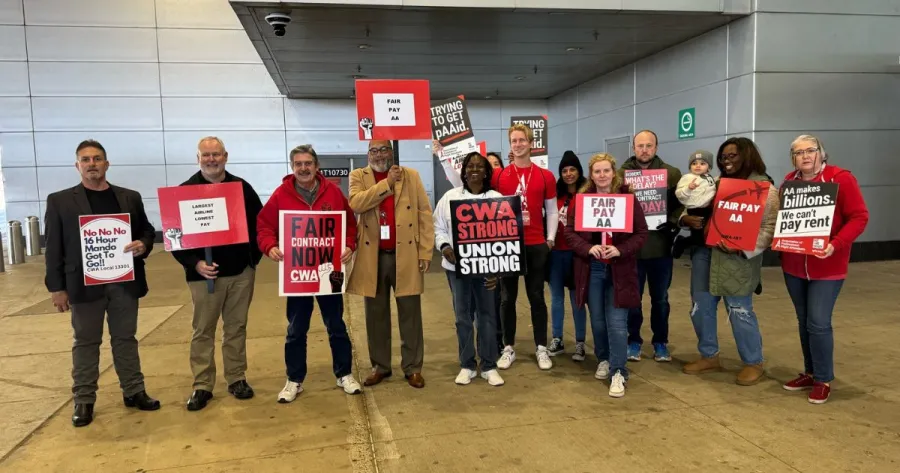 american airlines members and allies informational picket at Philadelphia Airport