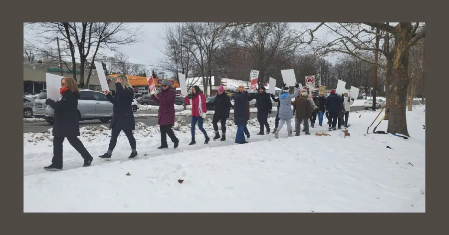 Local 2252 members picket in the snow